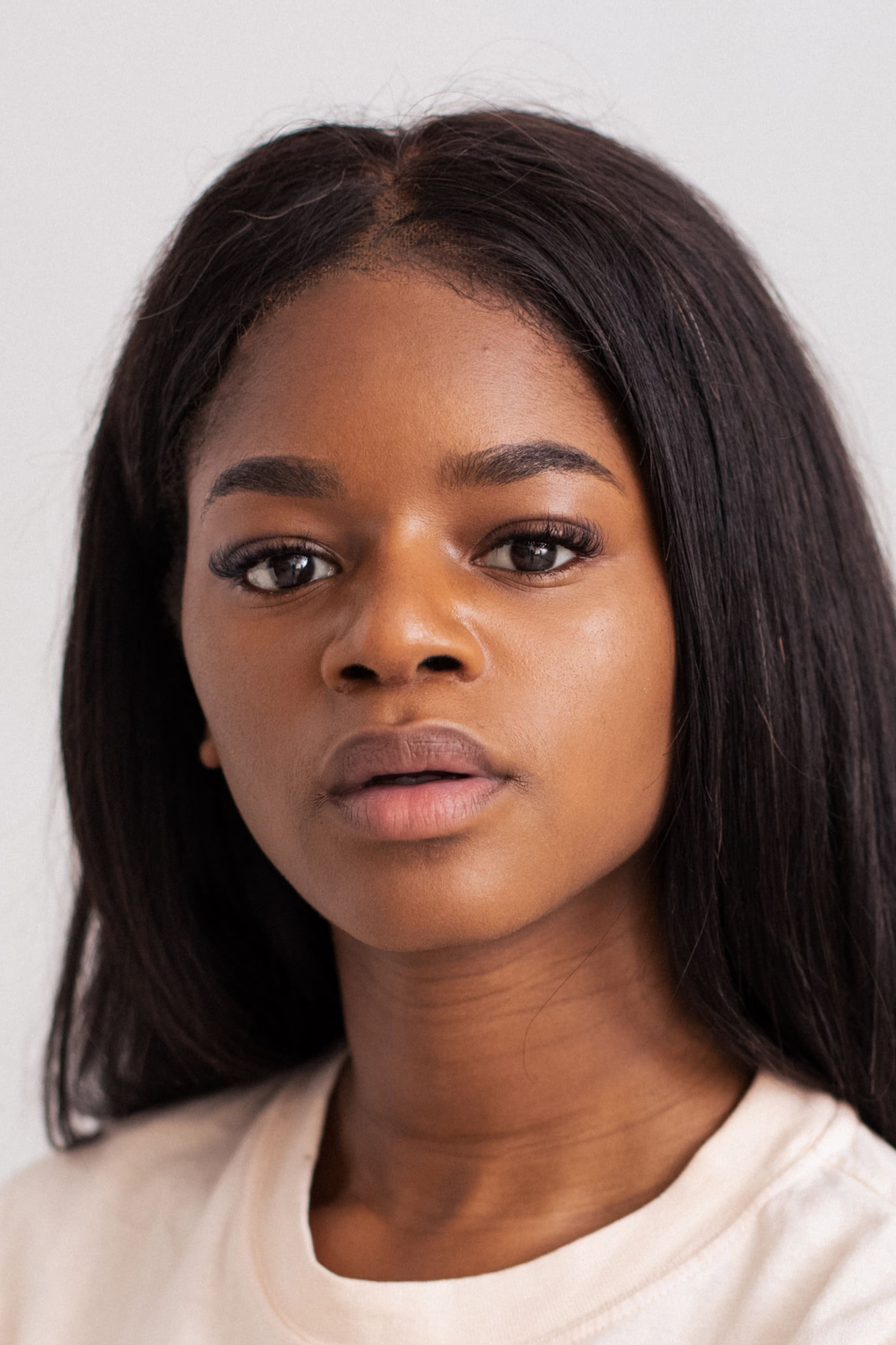 Mélodie Wakivuamina as Britney Adebayo in Sleeping Dog