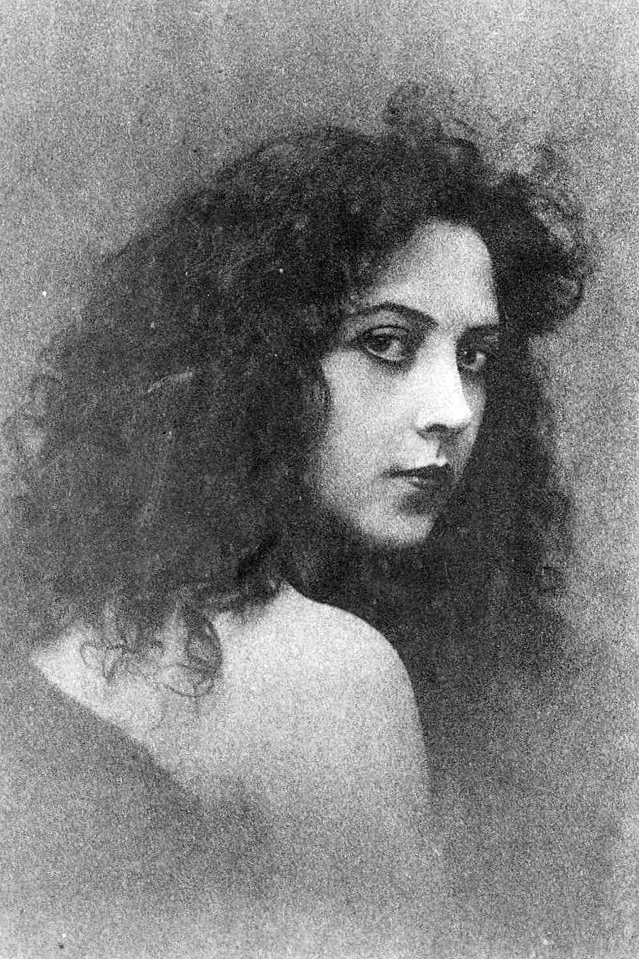 Musidora as La danseuse Bianca Flor in The Cavalry