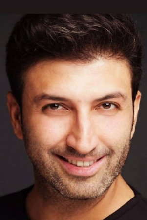 Egemen Yavuz as Vezir Isfahani in Saladın: The Conqueror of Jerusalem