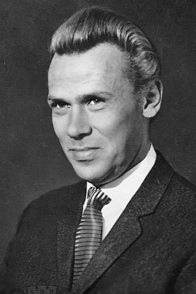 Станислав Хитров as Filya in The Girls