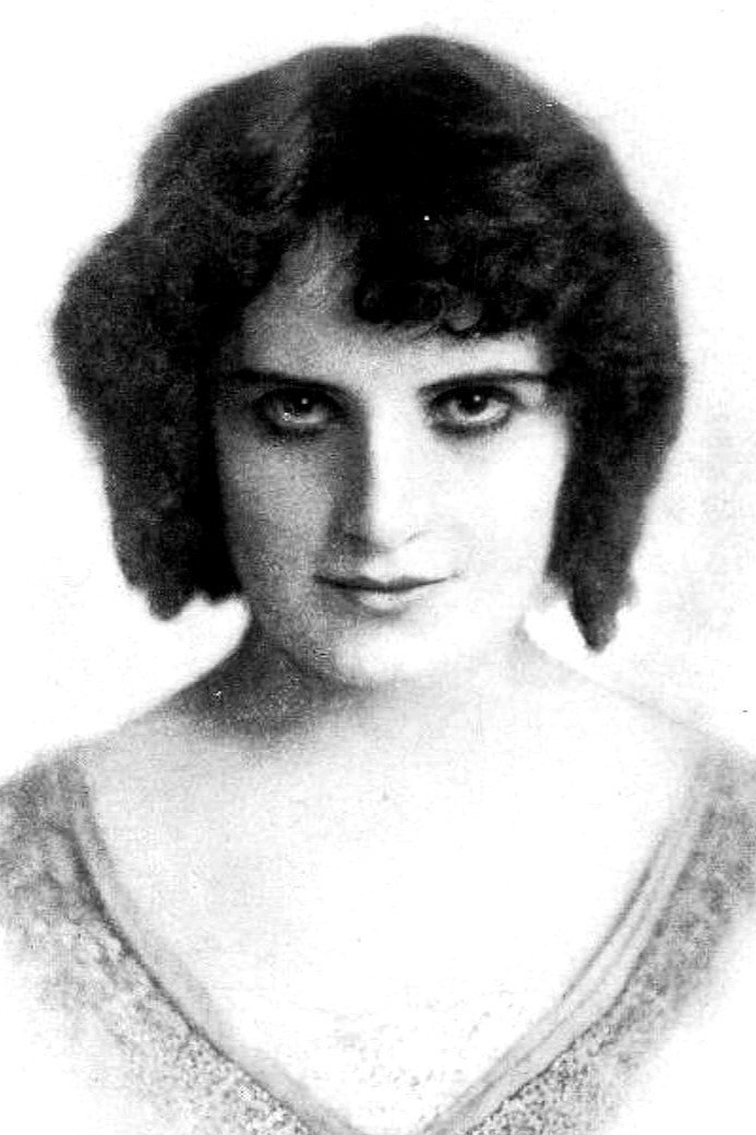 Edna Maison as Marion de Lormer in Richelieu