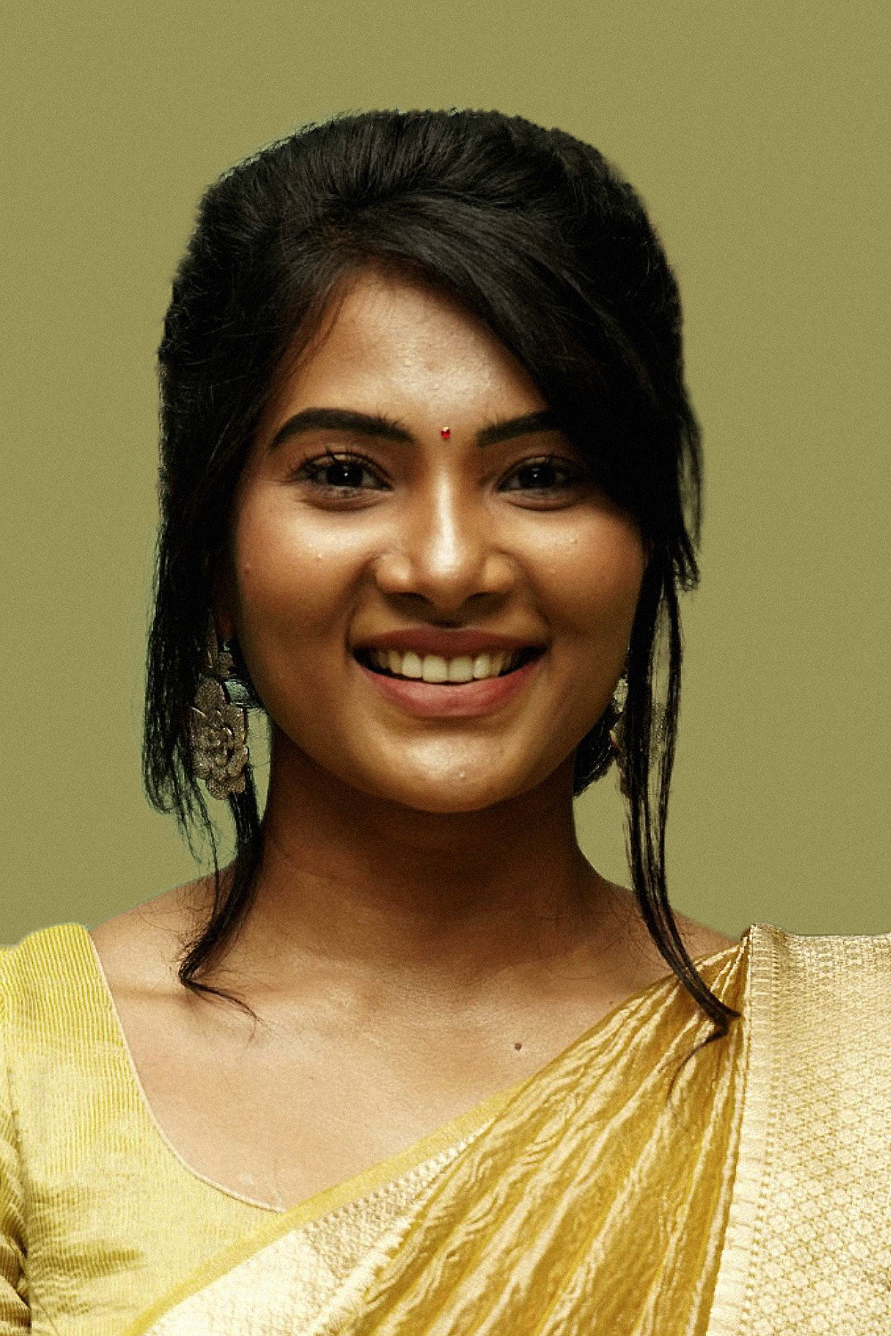 Dhivya Dhuraisamy as Yazhnila in Etharkkum Thunindhavan