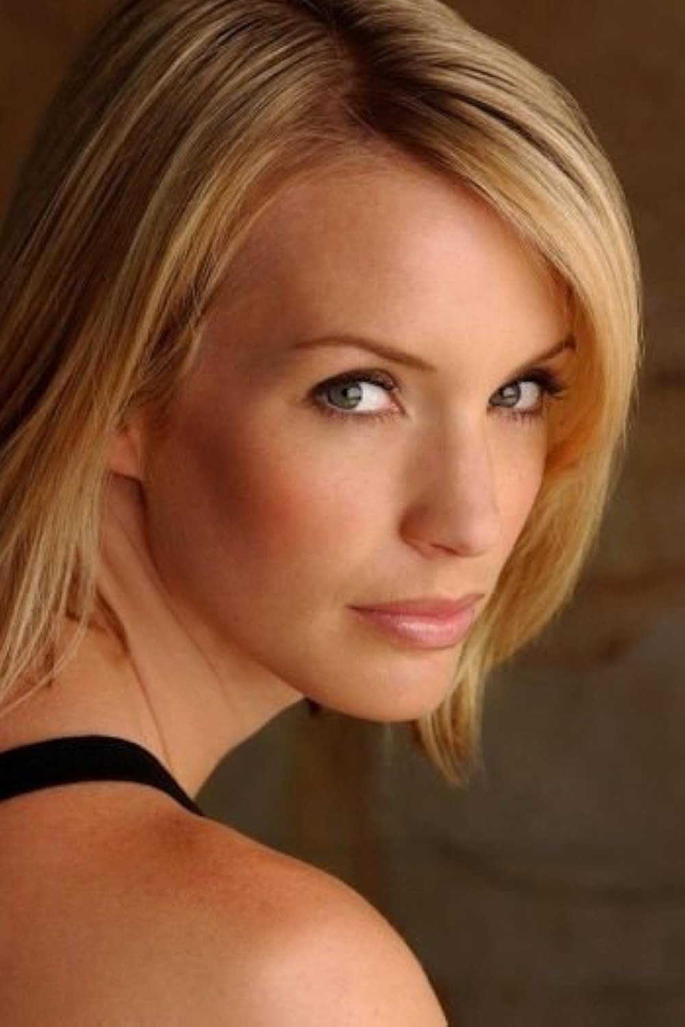 Nicholl Hiren as Amanda Pierson in The Duplicate