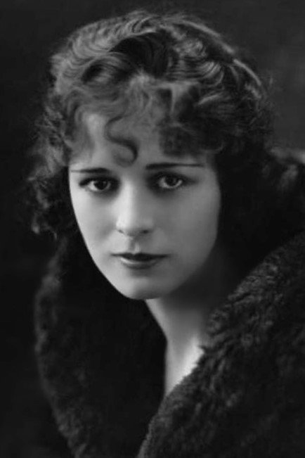Anita Stewart as Diana in The Daring of Diana