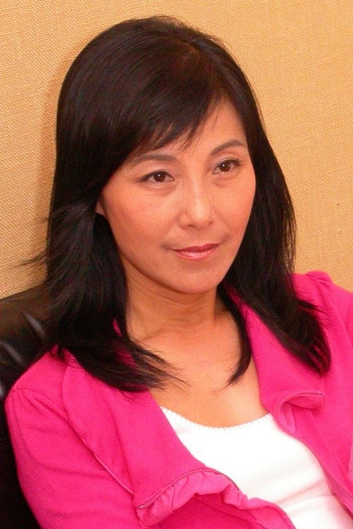 余文詩 as Sharon in A Simple Life