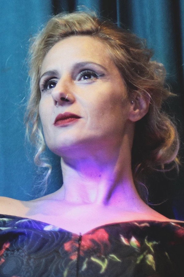 Κατερίνα Λυπηρίδου as Eftihia in Όνειρα γλυκά