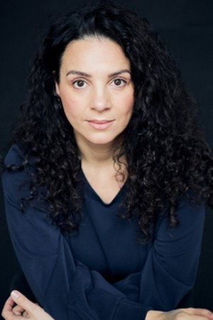 Hanife Syleimani as Dela Tahiri in Katharina Tempel