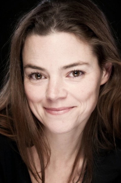 Duna Jové as Arancha in Compañeros