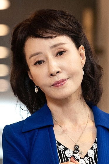 Lee Jong-nam as Jung Yoon-hee in Cheongdam Dong Alice