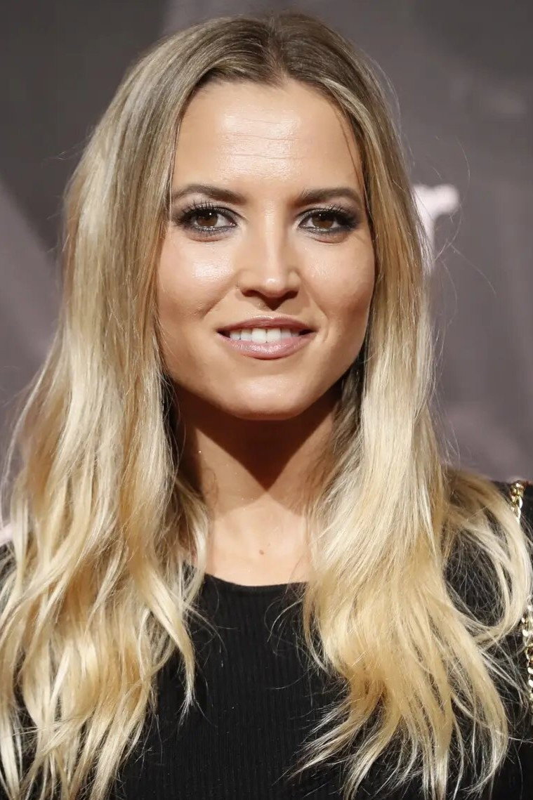Ana Fernández as Carlota Rodríguez in Cable Girls