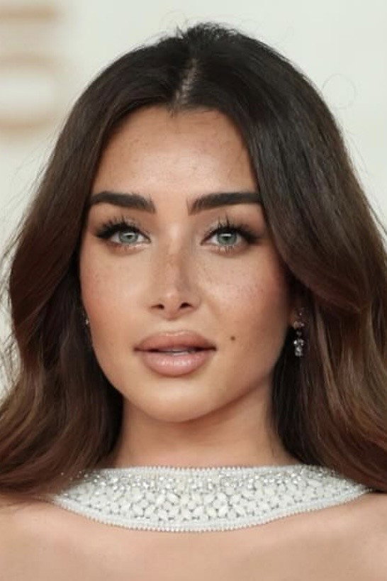 Hana Al Zahed as Asmaa in Ayoub