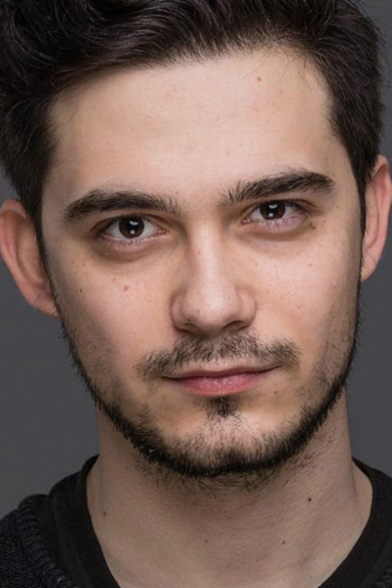 Tolgar Özaltındere as Cüneyt in Öğrenci Kafası: Soygun