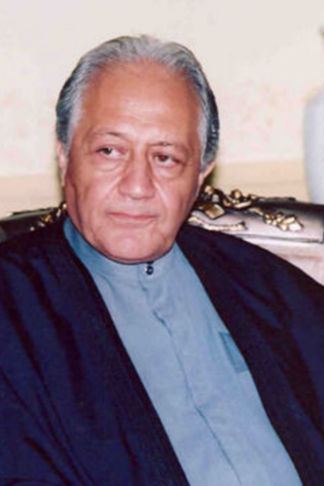 Khaled Zaki as Dr.Tawfik in Ana Shahira ... Ana Al-Kha'in