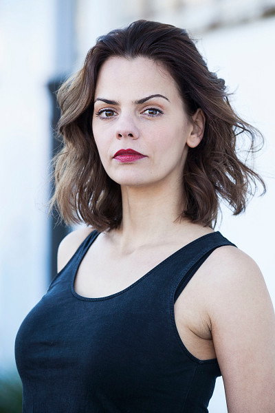 Camilla Renschke as Beatrice Shaye (jung) in Die Rosenzüchterin