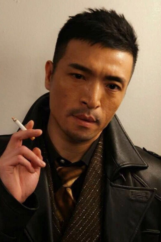 王伟光 as He Bi in 紧急追捕
