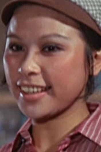 Pan Ai-Lun as Yu Huajiao in Raw Courage