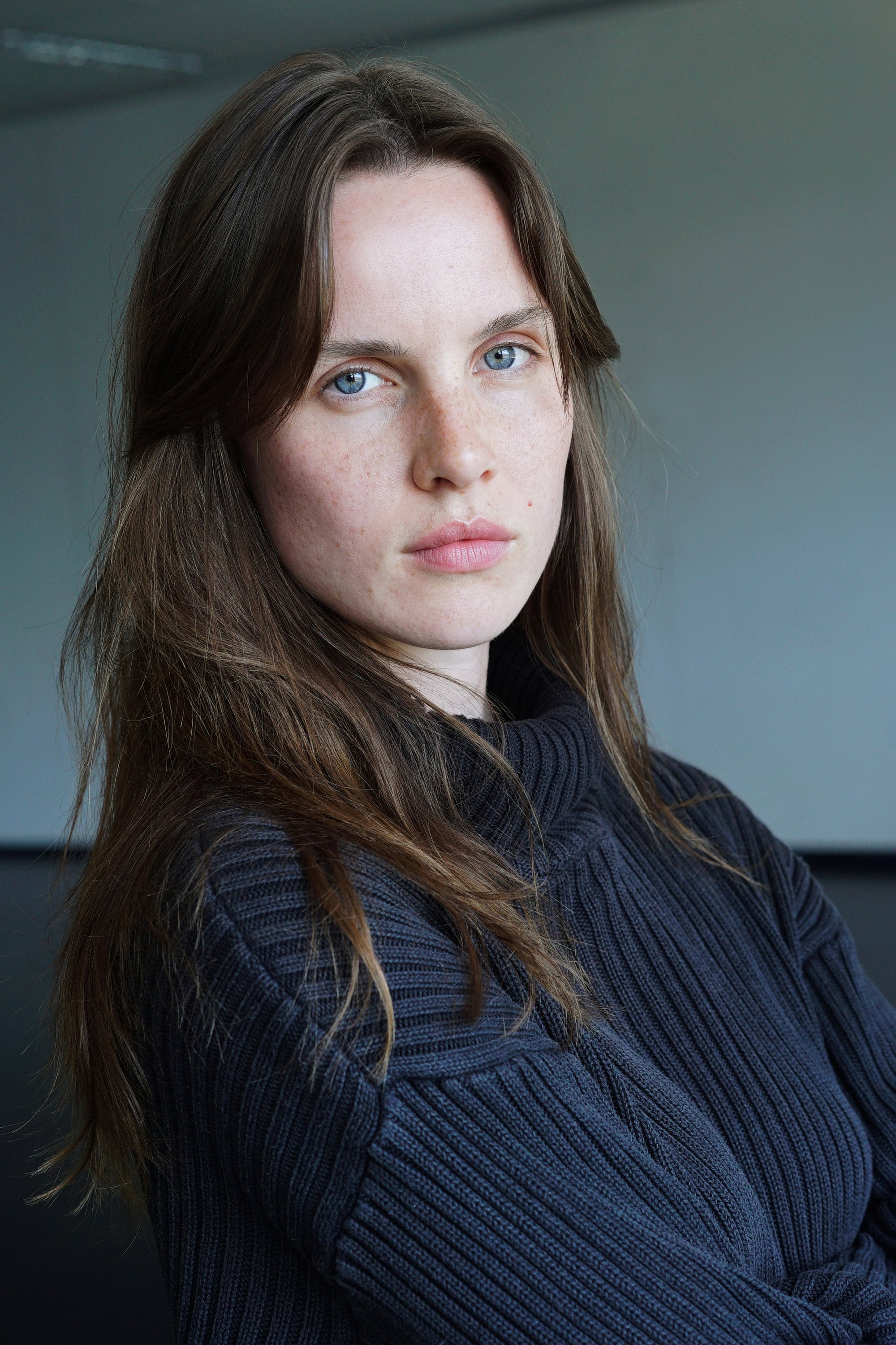 Alina Thiemann as Moderatorin Sonja Wischnewski in Mountain of Miracle