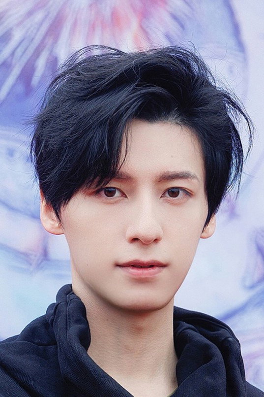 Ye Yi as Pang Zun in 叶罗丽时空之墟