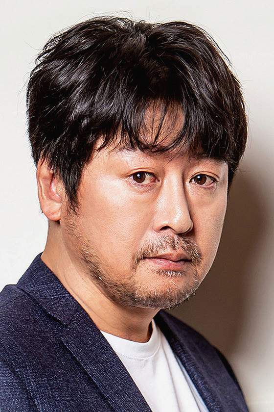 김윤석 as Ah-gwi in Tazza: The High Rollers