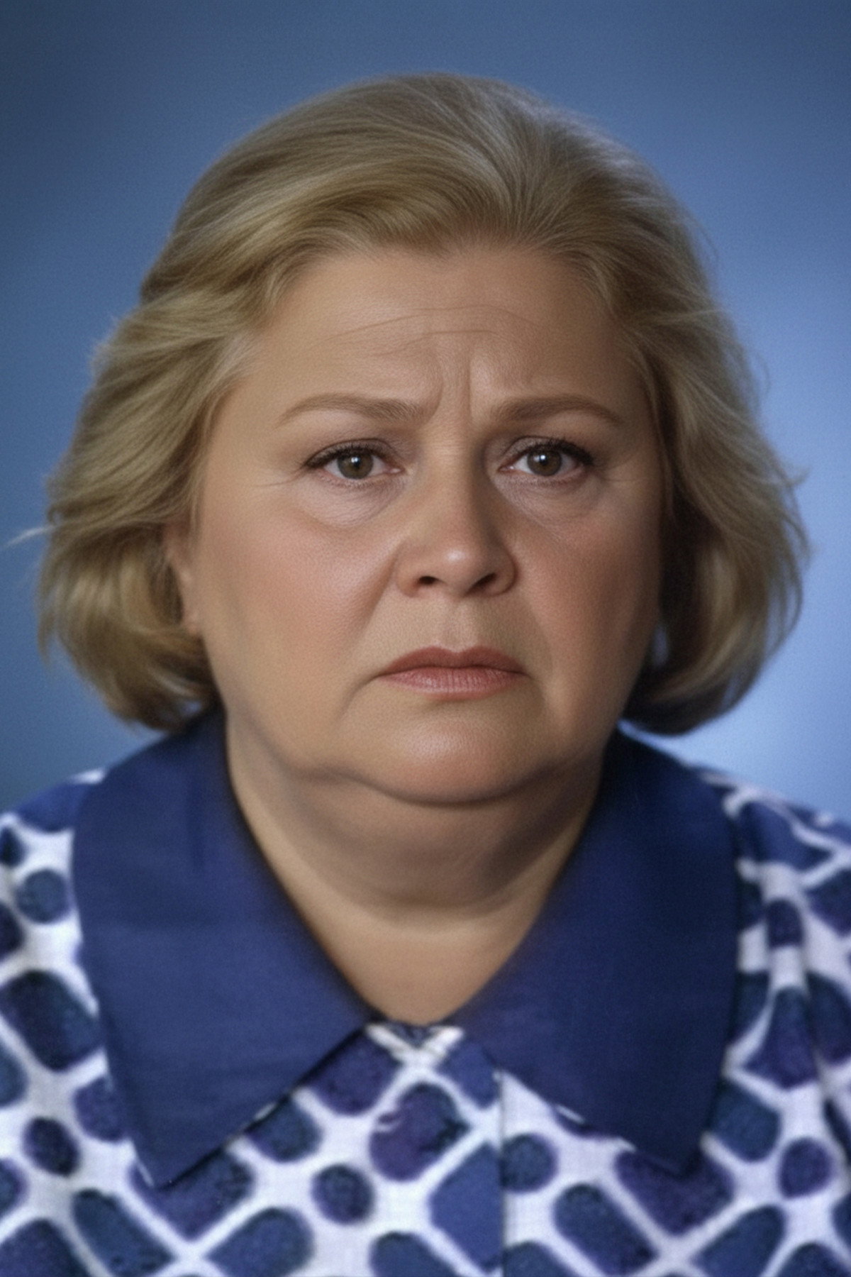 Nevzat Okçugil as Osman'ın Kaynanası in Talih Kuşu