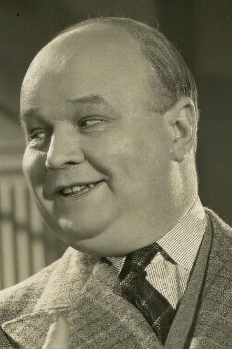 Hubert Daix as Van der Tomb in Amok