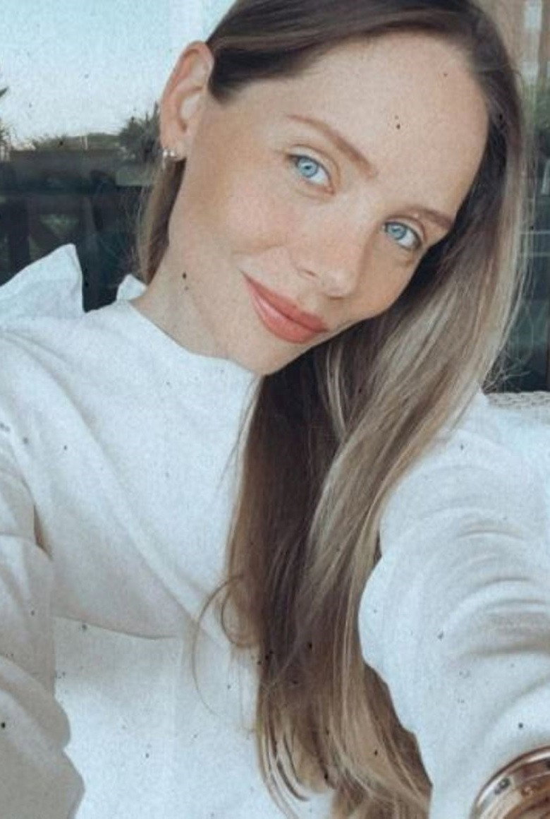 Victoria Larchenko as Alice in Ultimo stadio