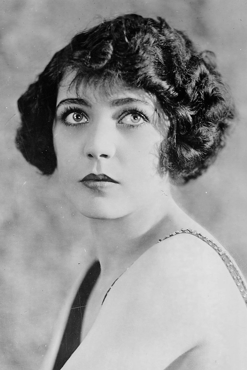 Renée Adorée as Claudia in The Strongest