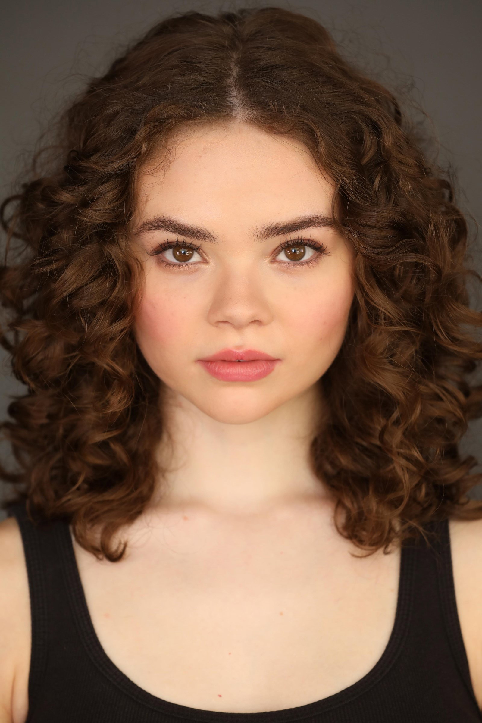 Hannah Riley as Annabelle Gibson in Gigi & Nate