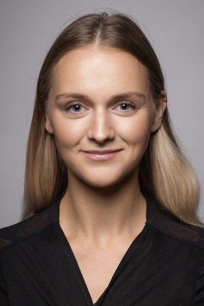 Helena Lotman as Self in Taskmaster - kuninga käsul