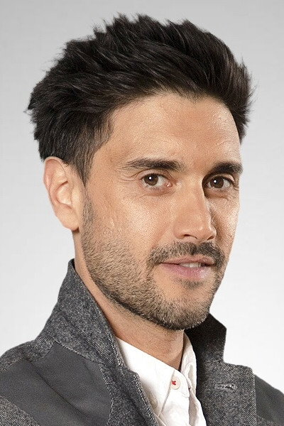 Ignacio Franzani as Self - Host in Sin maquillaje