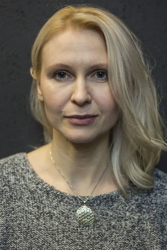 Mari Abel as Juta Roos in Traitor