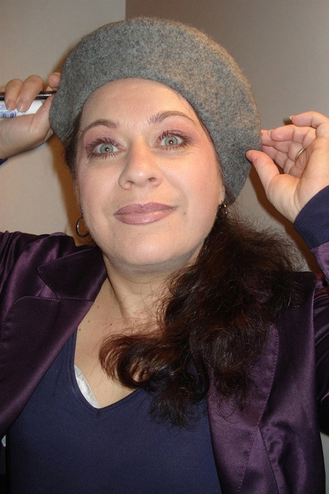 Véronique Alycia as Adèle Vazavoir in Désiré