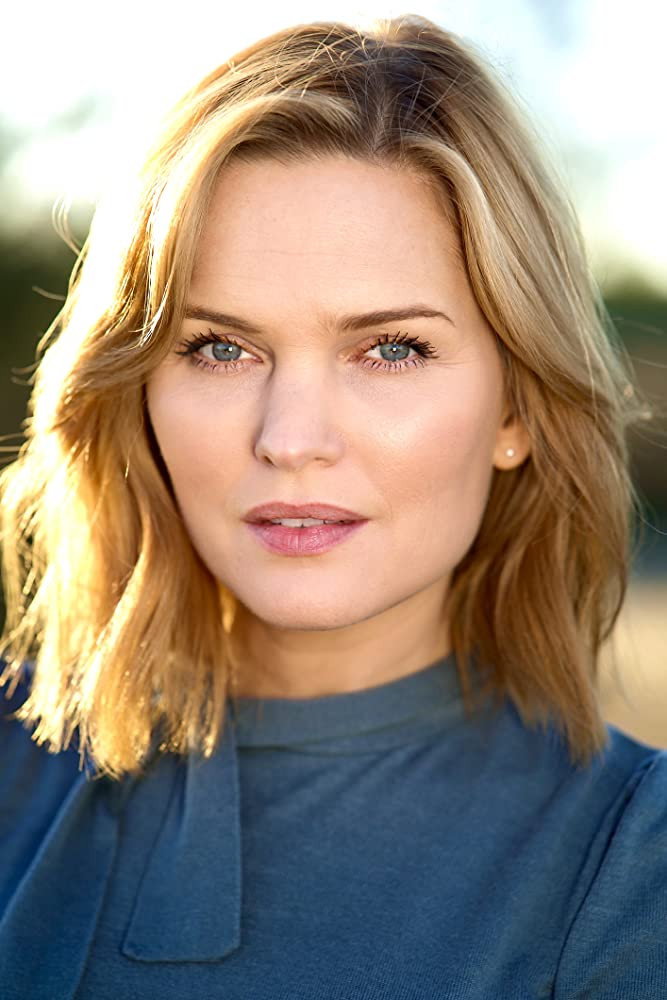 Sunny Mabrey as Tiffany in Snakes on a Plane