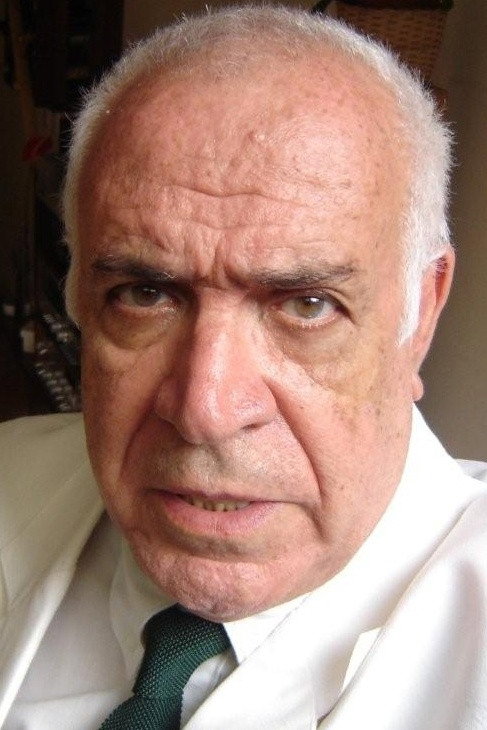 Jayme del Cueto as Velho in Motorrad