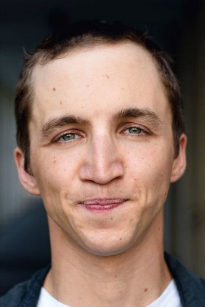 Florian Kroop as Charly in Schöne Seelen