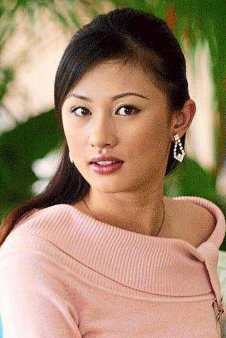 Carrie Lee as Cheryl in Muli