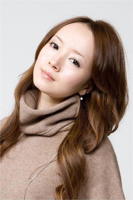 樋口明日嘉 as Kate in Hot War