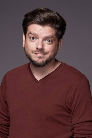 Grégory Guillotin as Julien in Mission 404 : Internet doit rester vivant