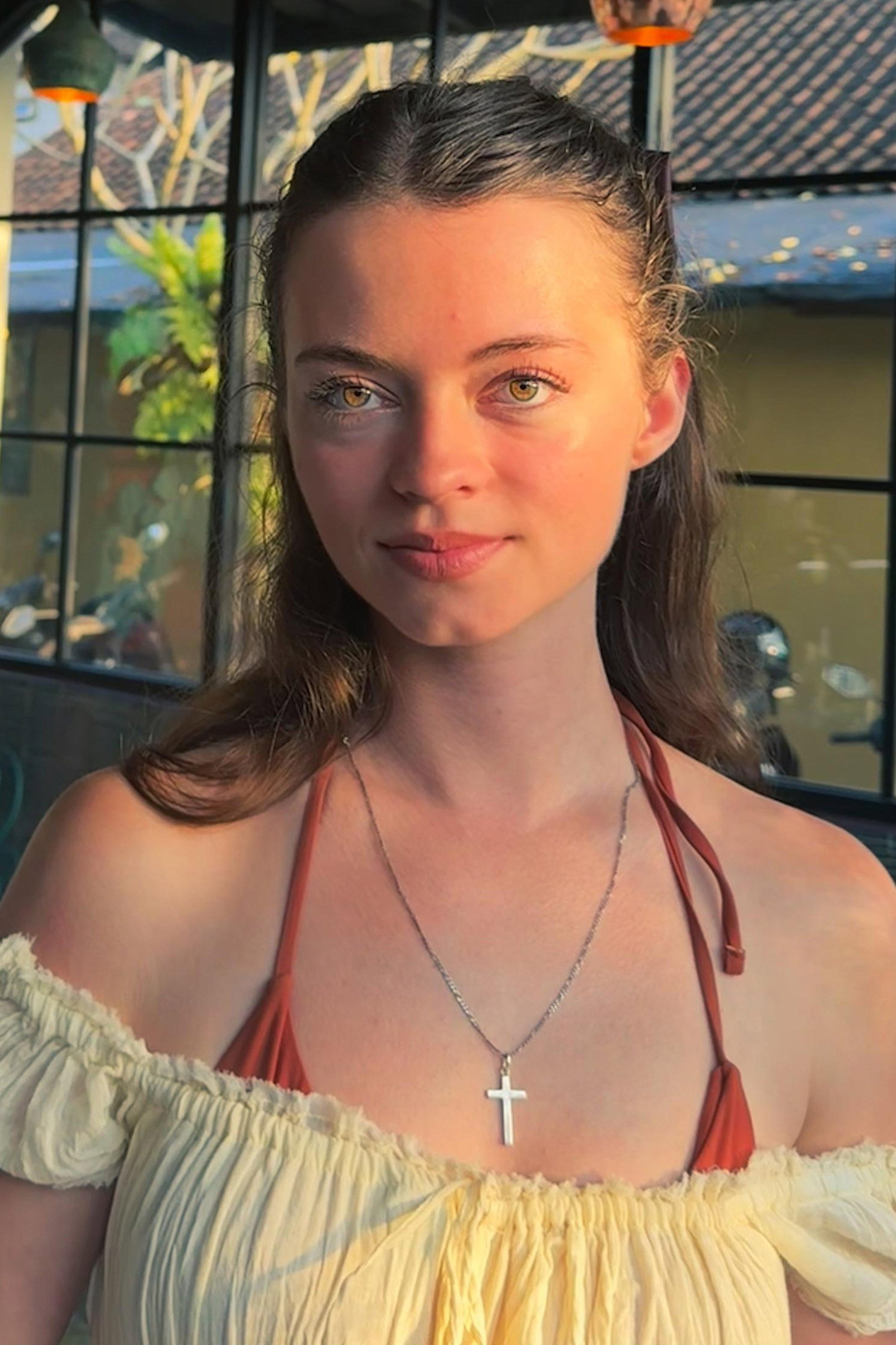 Isabella Meyer as Bella in Neverwhen