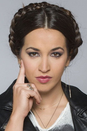 Bea de la Cruz as Raquel in Dafne and the Rest