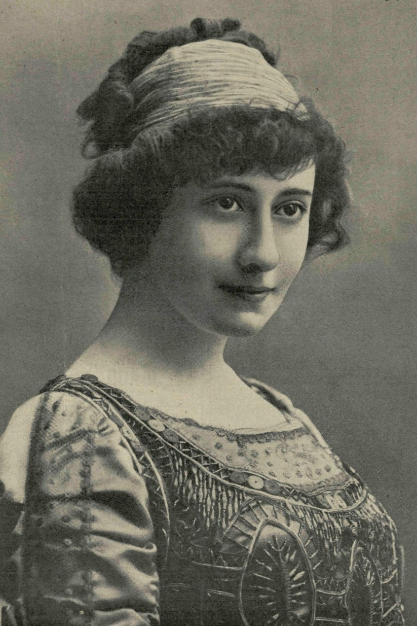 Adela Carbone as Christy in Carlota