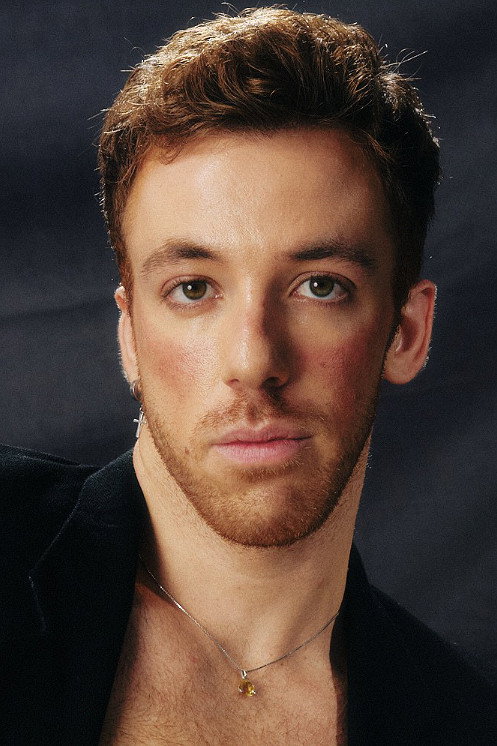 João Côrtes as Rai (Raimundo) in Running to Seattle