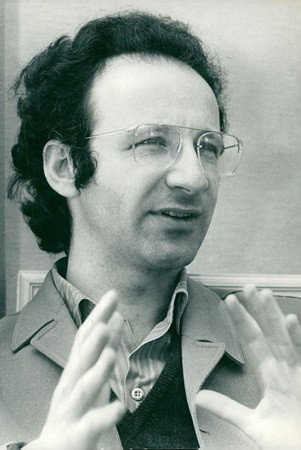 Etienne Glaser as Teacher in Ravens