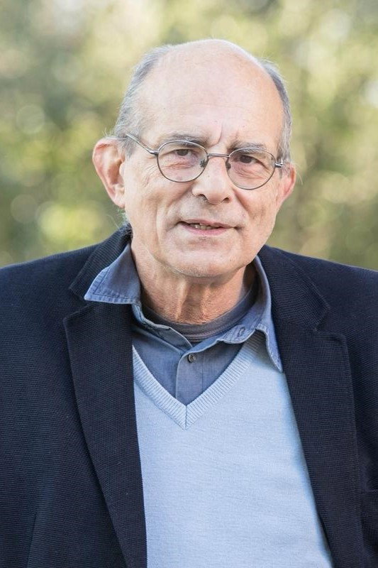 Felice Farina as Professor Perrier in Affetti speciali