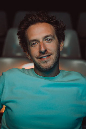 Michaël Hirsch as Self in Michaël Hirsch - Pourquoi ?