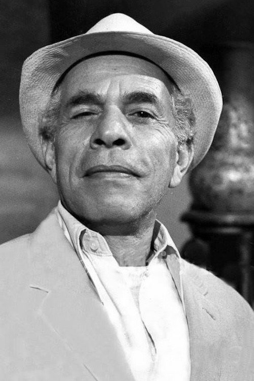 Arturo Calderón as Atilio in La hora del tigre