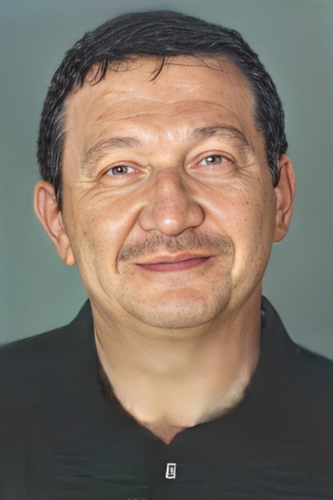 Mete Dönmezer as Hasan Dede in Mommo: Kız Kardeşim