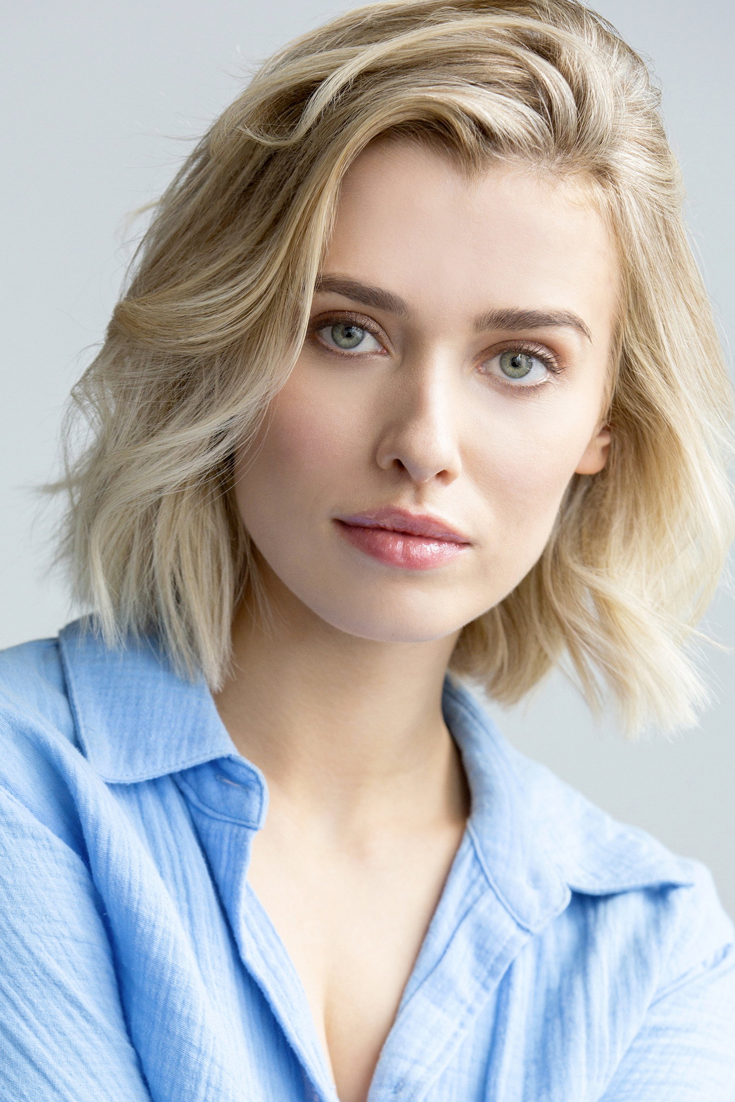 Genevieve DeGraves as Kim in Dark Forest