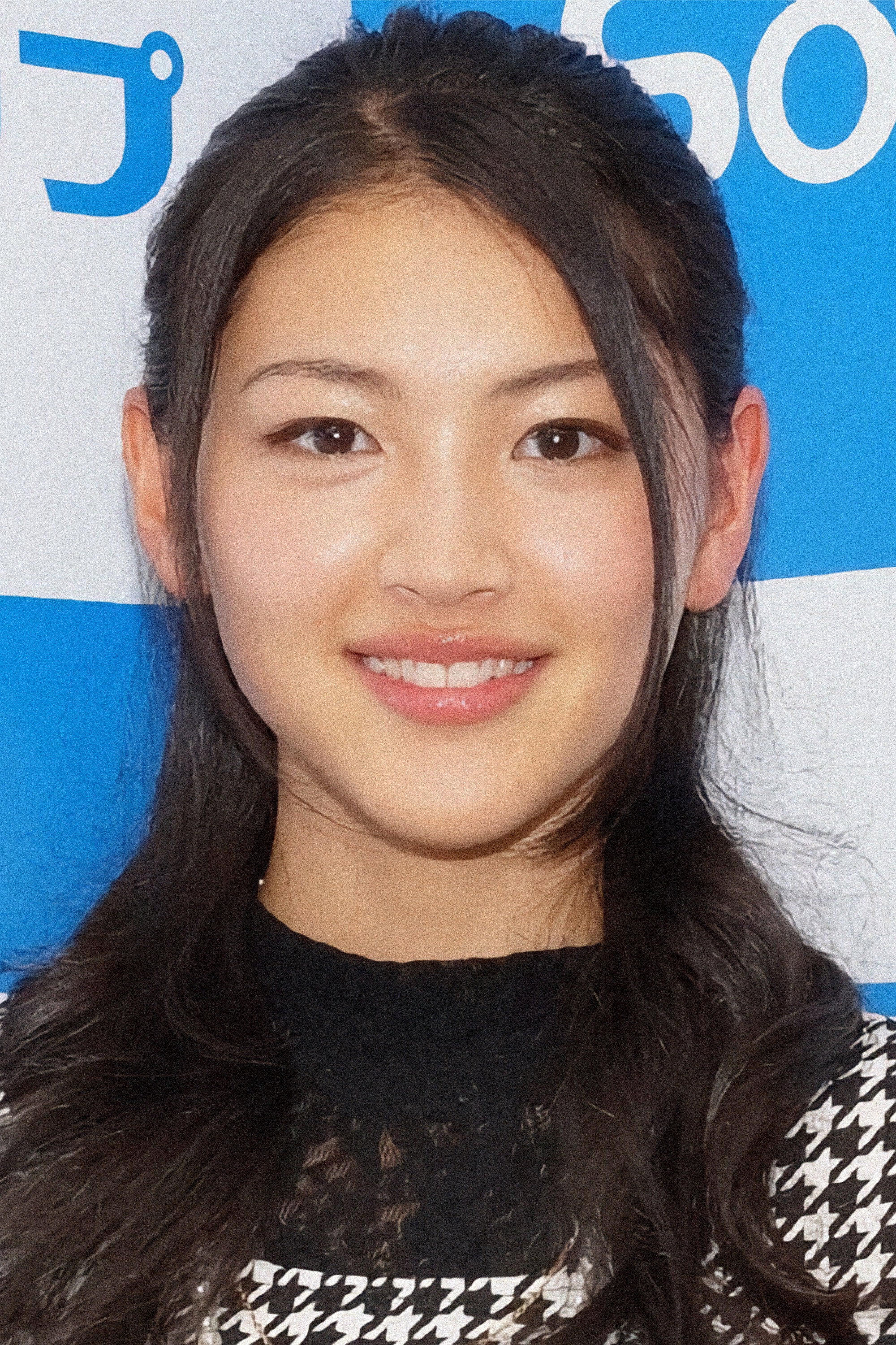 今野鮎莉 as Amy Yuzuki / Kyoryu Pink in Zyuden Sentai Kyoryuger