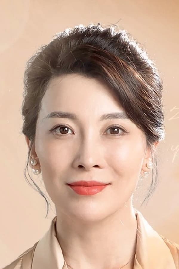 Zhang Yanyan as 朱七七 in Mission of the Warriors